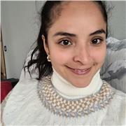 Como profesora de Educación Física, me defino como alguien comprometida con la promoción de la actividad física y el bienestar general a través del movimiento y el ejercicio. Mi labor es educar, motivar y guiar a los estudiantes en la adopción de hábitos